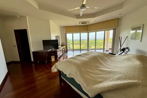 Casa de 5 dormitorios en Pattaya, Tailandia № 212055 - foto 15