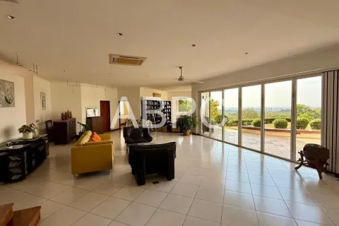 Casa de 5 dormitorios en Pattaya, Tailandia № 212055 - foto 5