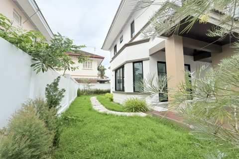 House in Phuket, Thailand 3 bedrooms № 156694 - photo 30