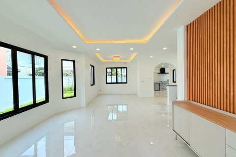 House in Phuket, Thailand 3 bedrooms № 156694 - photo 9