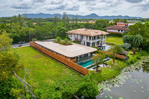 Villa in Phuket, Thailand 4 bedrooms № 156691 - photo 1