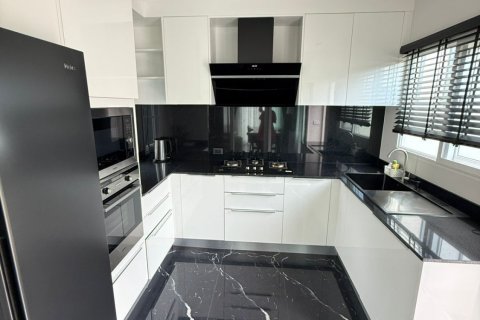 House in Phuket, Thailand 3 bedrooms № 156695 - photo 2