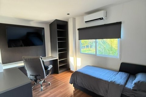 House in Phuket, Thailand 3 bedrooms № 156695 - photo 9