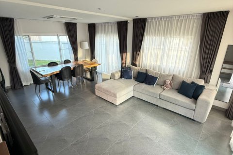 House in Phuket, Thailand 3 bedrooms № 156695 - photo 8