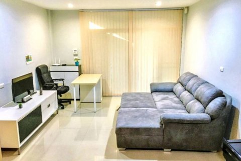Townhouse in Bangkok, Thailand 3 bedrooms № 119238 - photo 2