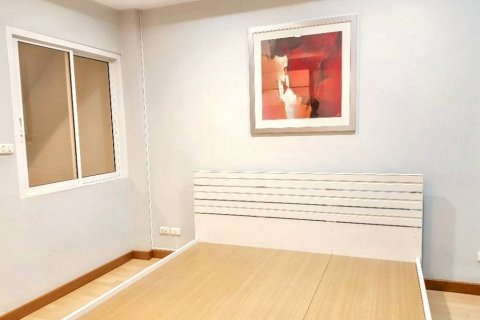 Townhouse in Bangkok, Thailand 3 bedrooms № 119238 - photo 8