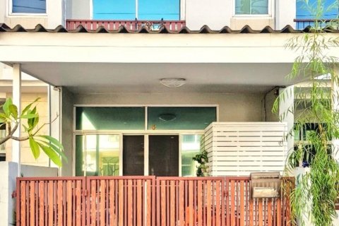 Townhouse in Bangkok, Thailand 3 bedrooms № 119238 - photo 1