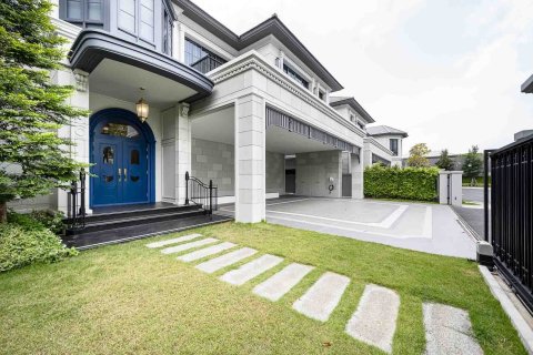 Maison à Bang Kapi, Bangkok, Thaïlande 4 chambres № 153137 - photo 1