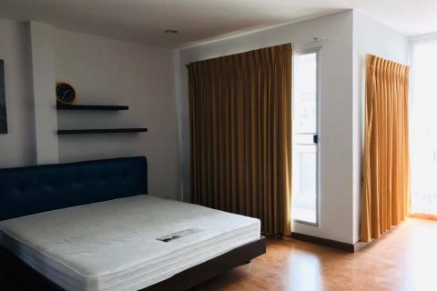 Таунхаус в Чом Тхонге, Бангкок, Таиланд с 3 спальнями  № 163593 - фото 4