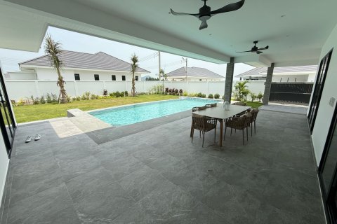 Villa in Hua Hin, Thailand 3 bedrooms № 163596 - photo 2