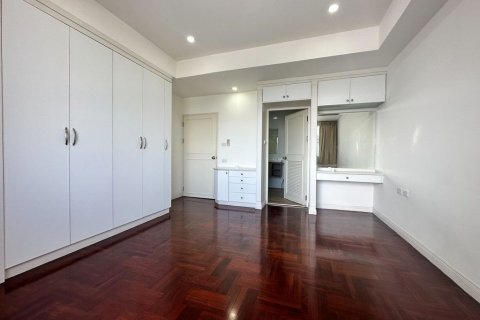 Condo in Watthana, Bangkok, Thailand, 3 bedrooms  № 159632 - photo 14