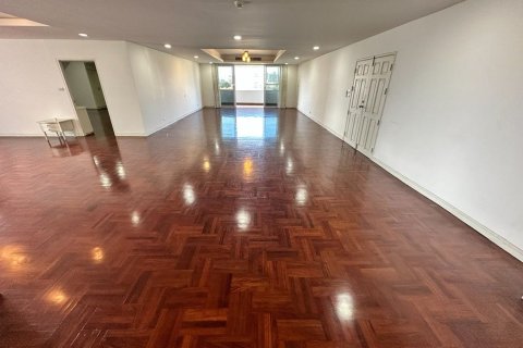 Condo in Watthana, Bangkok, Thailand, 3 bedrooms  № 159632 - photo 2