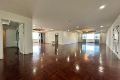 Condo in Watthana, Bangkok, Thailand, 3 bedrooms № 159632