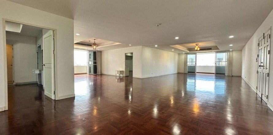 Condo in Watthana, Bangkok, Thailand, 3 bedrooms  № 159632