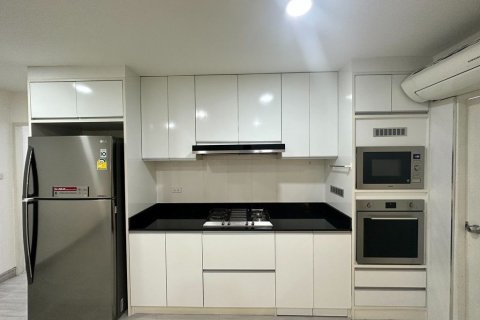 Condo in Watthana, Bangkok, Thailand, 3 bedrooms  № 159632 - photo 7