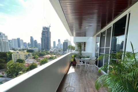 Condo in Watthana, Bangkok, Thailand, 3 bedrooms  № 159632 - photo 24