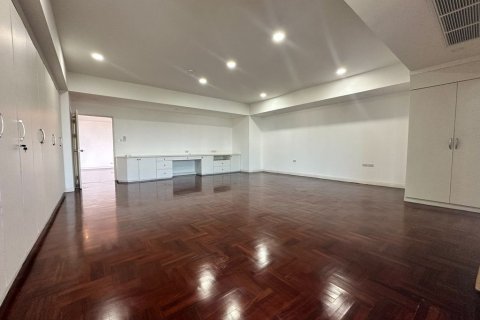 Condo in Watthana, Bangkok, Thailand, 3 bedrooms  № 159632 - photo 9