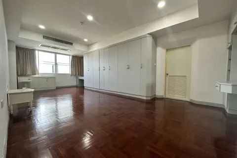 Condo in Watthana, Bangkok, Thailand, 3 bedrooms  № 159632 - photo 11