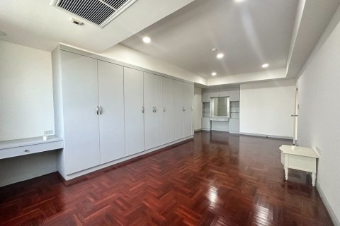 Condo in Watthana, Bangkok, Thailand, 3 bedrooms  № 159632 - photo 12