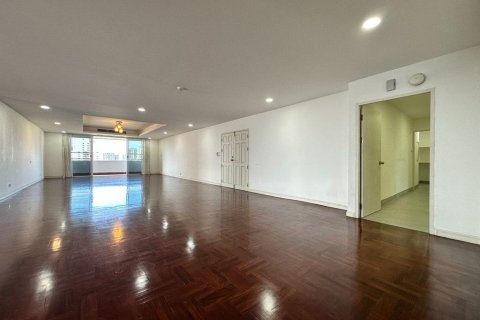 Condo in Watthana, Bangkok, Thailand, 3 bedrooms  № 159632 - photo 3