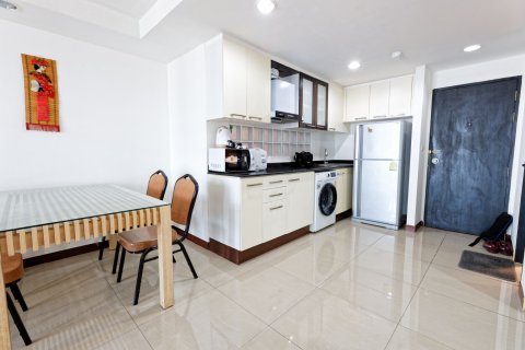 Condo in Din Daeng, Bangkok, Thailand, 2 bedrooms  № 167623 - photo 9