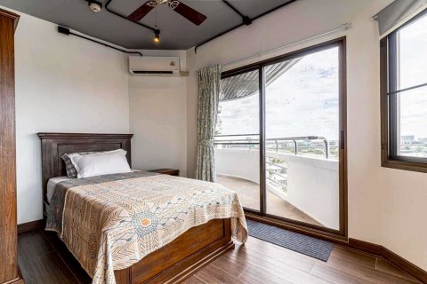 Кондоминиум с 3 спальнями в Суан Луанге, Бангкок, Таиланд № 167620 - фото 17