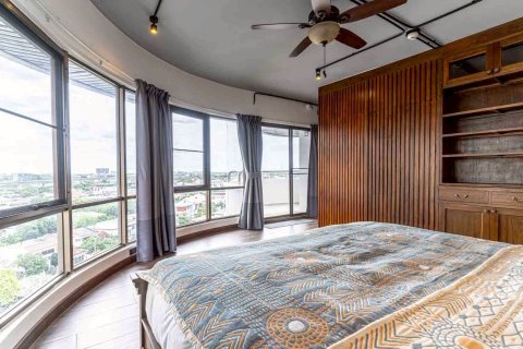 Кондоминиум с 3 спальнями в Суан Луанге, Бангкок, Таиланд № 167620 - фото 6