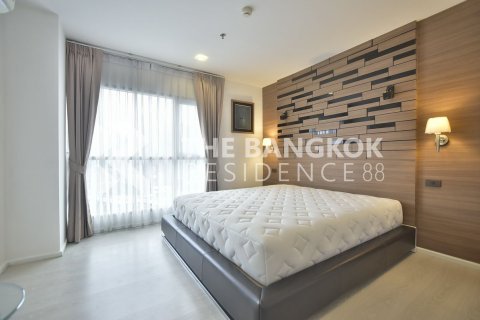 Condo in Bangkok, Thailand, 2 bedrooms  № 184282 - photo 2