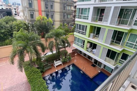 Кондоминиум с 2 спальнями в Дин Даенге, Бангкок, Таиланд № 137523 - фото 4