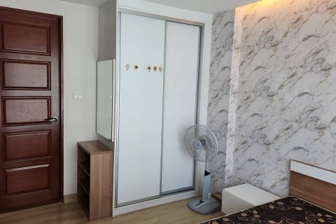 Кондоминиум с 2 спальнями в Дин Даенге, Бангкок, Таиланд № 137523 - фото 21