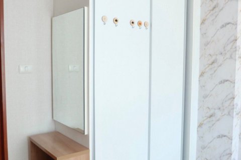 Кондоминиум с 2 спальнями в Дин Даенге, Бангкок, Таиланд № 137523 - фото 5