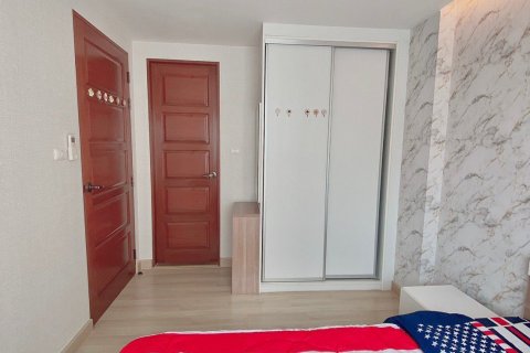 Кондоминиум с 2 спальнями в Дин Даенге, Бангкок, Таиланд № 137523 - фото 7