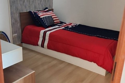 Кондоминиум с 2 спальнями в Дин Даенге, Бангкок, Таиланд № 137523 - фото 17