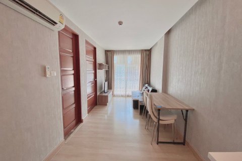 Кондоминиум с 2 спальнями в Дин Даенге, Бангкок, Таиланд № 137523 - фото 8