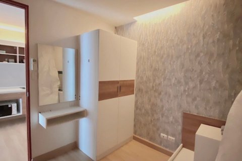 Кондоминиум с 2 спальнями в Дин Даенге, Бангкок, Таиланд № 137523 - фото 15