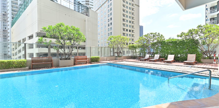 Condo in Bangkok, Thailand, 3 bedrooms  № 189985