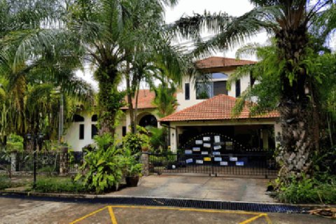 House in Pattaya, Thailand 4 bedrooms № 193231