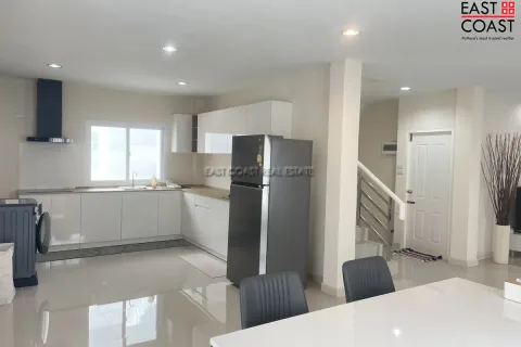 Casa de 3 dormitorios en Pattaya, Tailandia № 212512 - foto 5