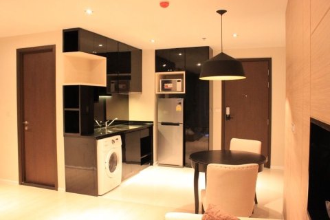 Кондоминиум с 2 спальнями в Сатхоне, Бангкок, Таиланд № 158443 - фото 2