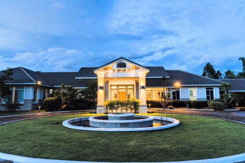 Дом в Сан Кампаенге, Таиланд с 5 спальнями  № 158448