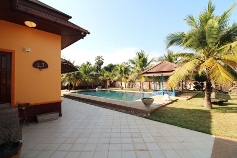 Maison à Udon Thani, Thaïlande 4 chambres № 137736 - photo 9