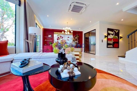 House in Pattaya, Thailand 4 bedrooms № 195960 - photo 4