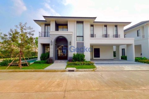 House in Pattaya, Thailand 4 bedrooms № 195960
