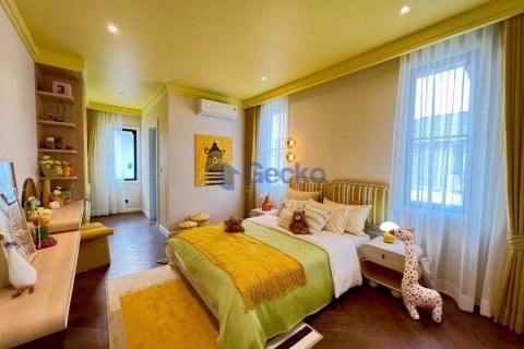 House in Pattaya, Thailand 4 bedrooms № 195960 - photo 17