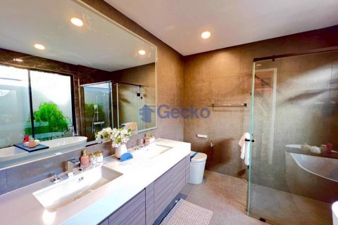 House in Pattaya, Thailand 4 bedrooms № 195960 - photo 23