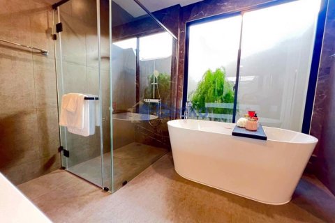 House in Pattaya, Thailand 4 bedrooms № 195960 - photo 22