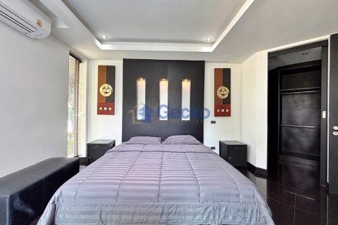 House in Pattaya, Thailand 5 bedrooms № 195962 - photo 19