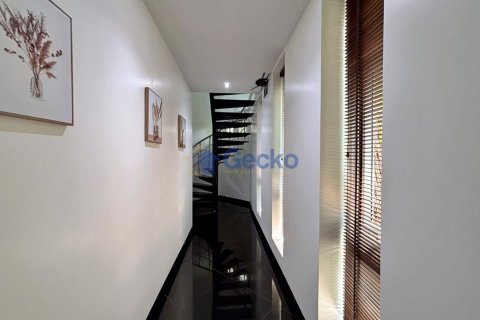 House in Pattaya, Thailand 5 bedrooms № 195962 - photo 12