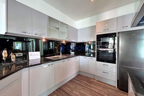 House in Pattaya, Thailand 5 bedrooms № 195962 - photo 9