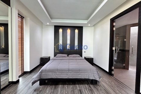 House in Pattaya, Thailand 5 bedrooms № 195962 - photo 14